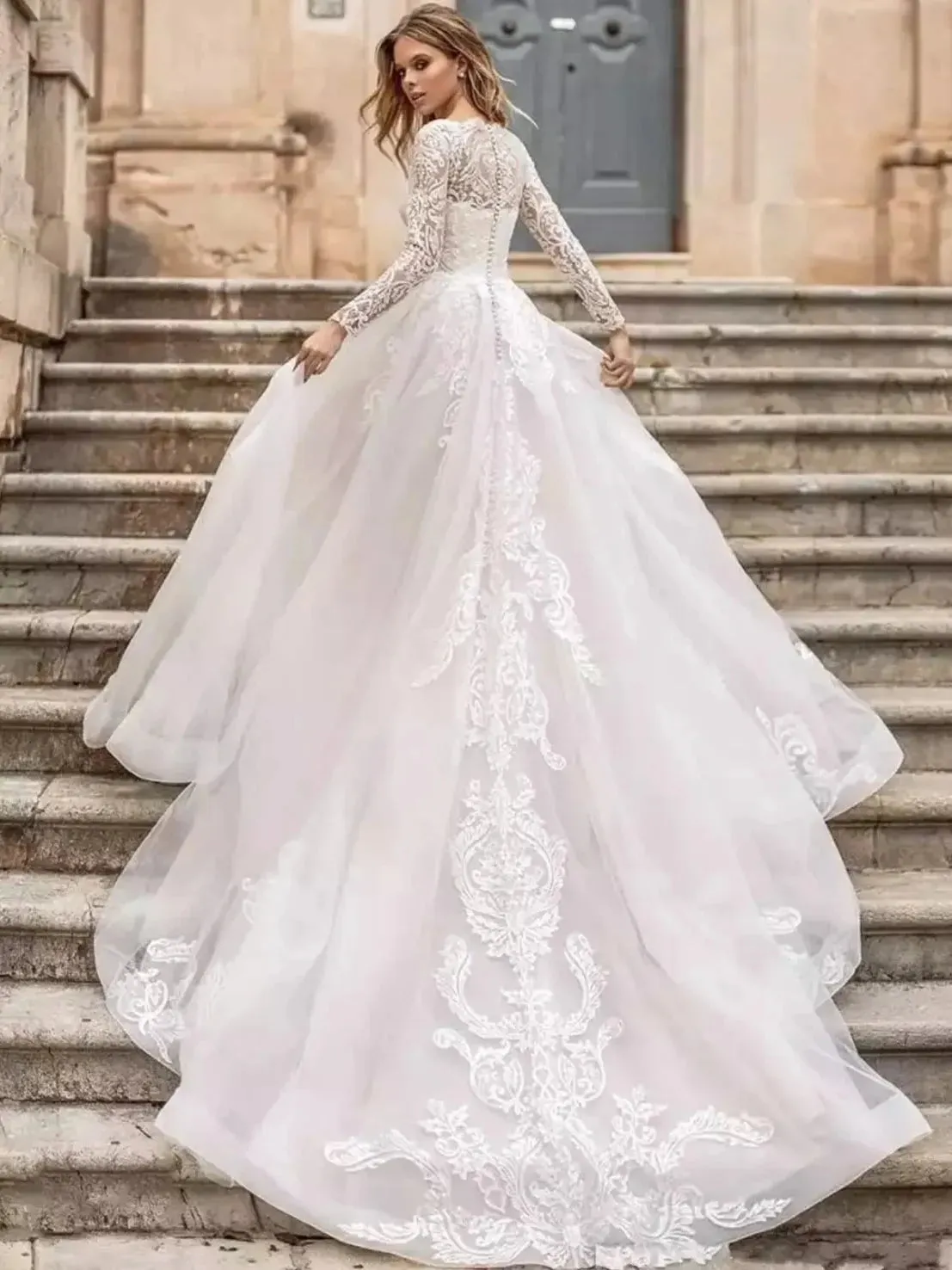 Wedding Dresses O-Neck A-Line Bridal Gowns Lace Appliques Long Sleeves